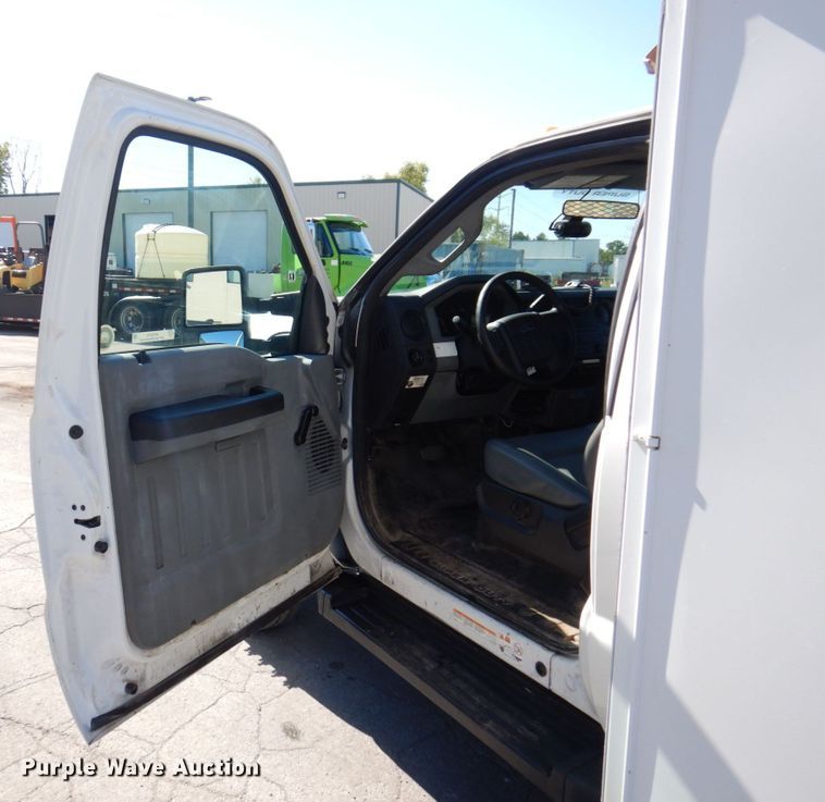 image for item KF9479 2012 Ford F550 Super Duty XL  utility / service truck