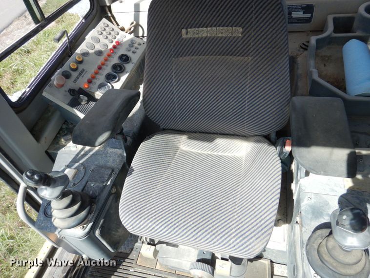 image for item KF9484 2005 Liebherr LR622B  track loader