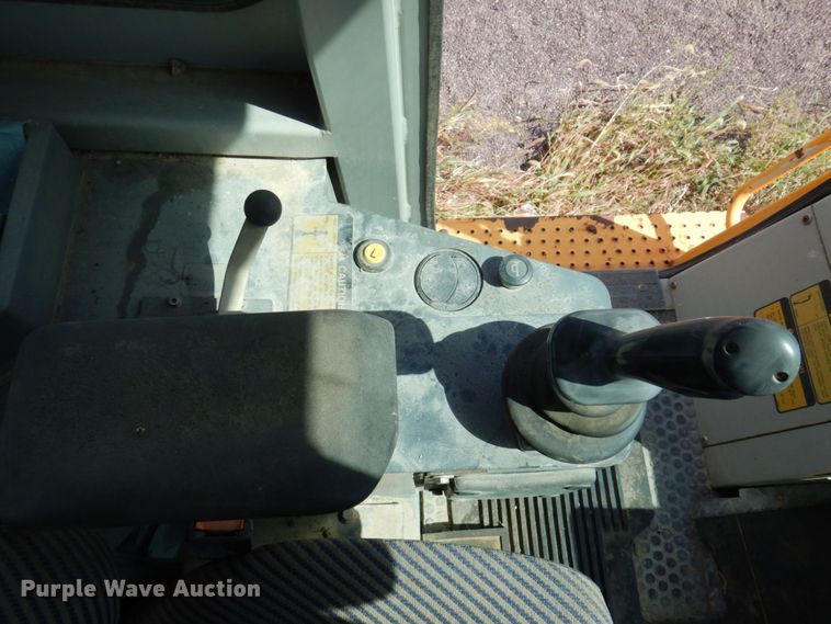 image for item KF9484 2005 Liebherr LR622B  track loader