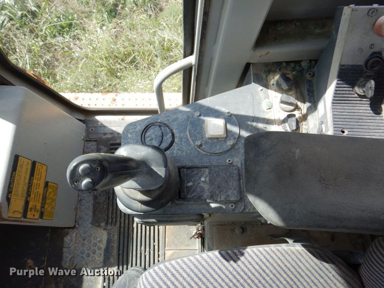 image for item KF9484 2005 Liebherr LR622B  track loader