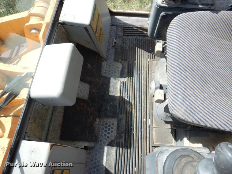 image for item KF9484 2005 Liebherr LR622B  track loader