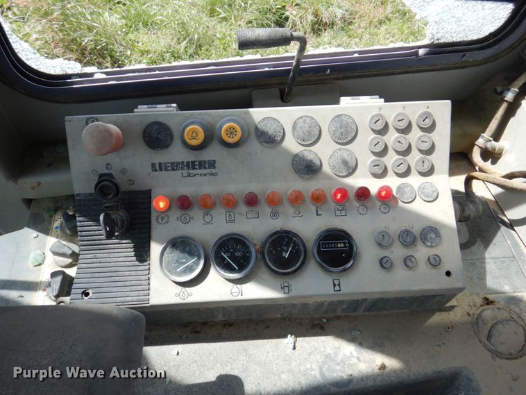 image for item KF9484 2005 Liebherr LR622B  track loader