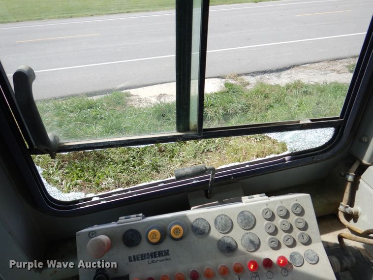 image for item KF9484 2005 Liebherr LR622B  track loader