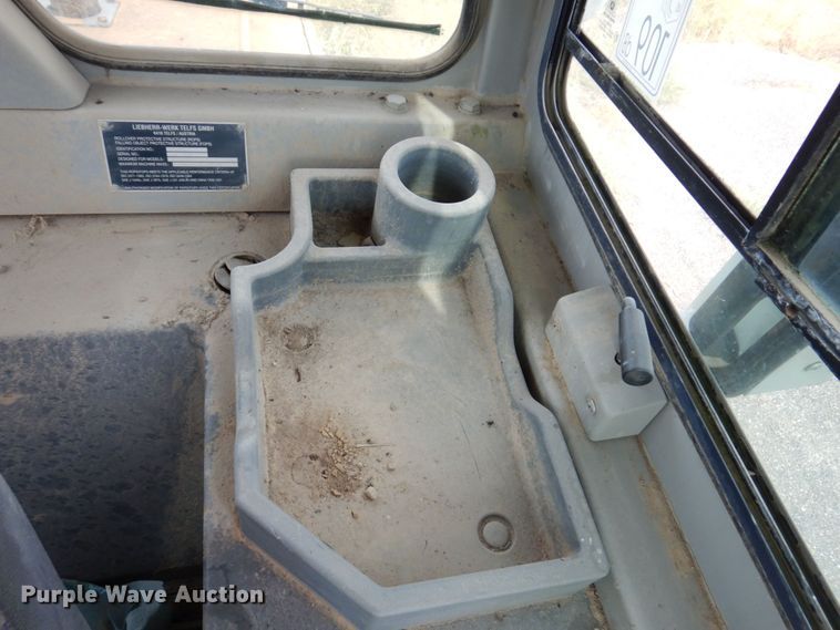 image for item KF9484 2005 Liebherr LR622B  track loader