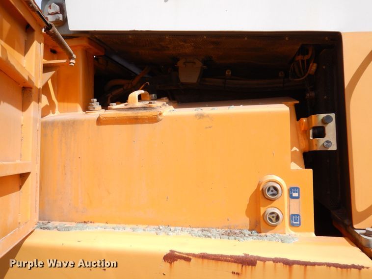 image for item KF9484 2005 Liebherr LR622B  track loader