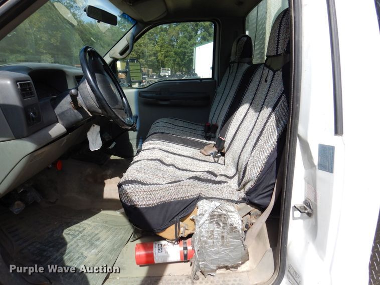 image for item KF9485 2000 Ford F550 Super Duty XL  utility / service truck