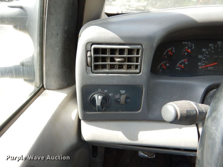 image for item KF9485 2000 Ford F550 Super Duty XL  utility / service truck