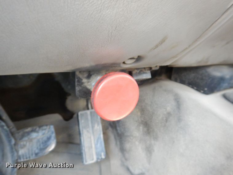 image for item KF9485 2000 Ford F550 Super Duty XL  utility / service truck