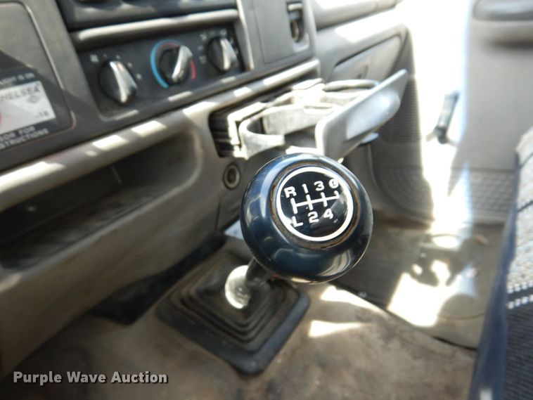 image for item KF9485 2000 Ford F550 Super Duty XL  utility / service truck