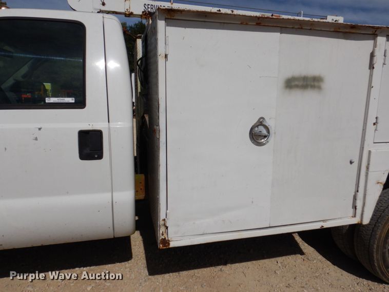 image for item KF9485 2000 Ford F550 Super Duty XL  utility / service truck