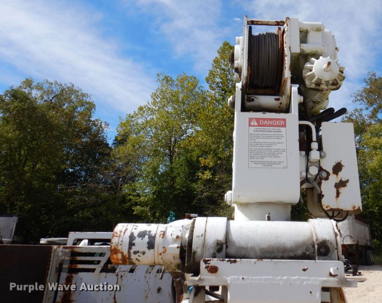 image for item KF9485 2000 Ford F550 Super Duty XL  utility / service truck