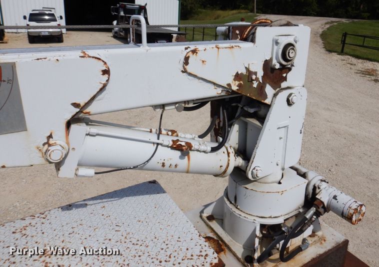 image for item KF9485 2000 Ford F550 Super Duty XL  utility / service truck