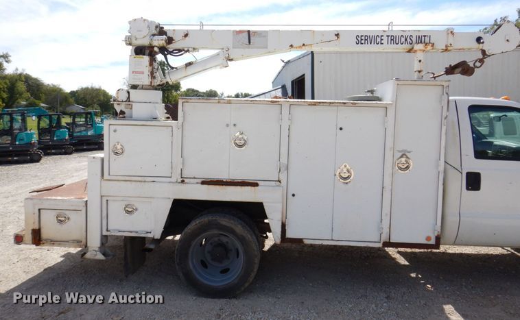 image for item KF9485 2000 Ford F550 Super Duty XL  utility / service truck