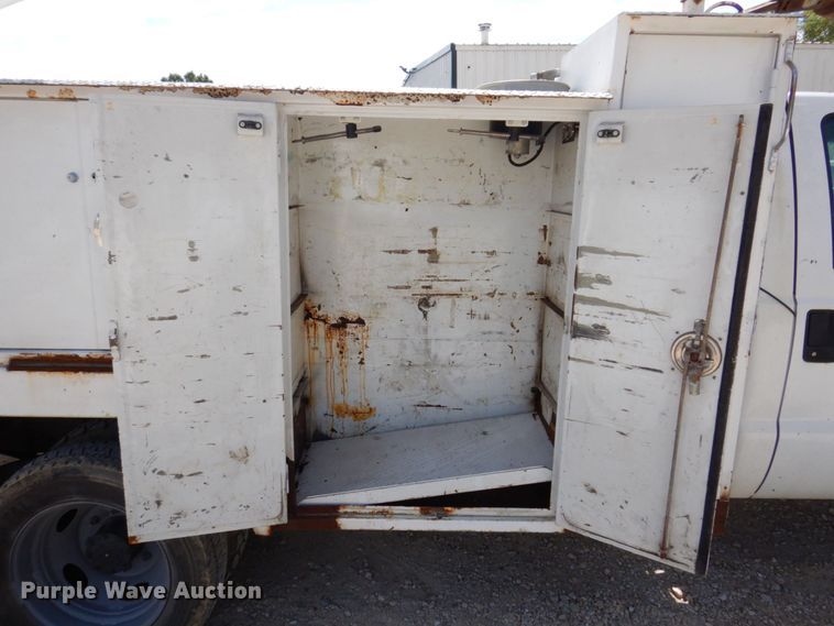 image for item KF9485 2000 Ford F550 Super Duty XL  utility / service truck