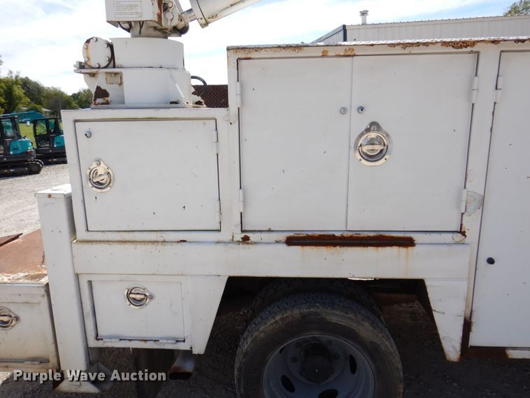 image for item KF9485 2000 Ford F550 Super Duty XL  utility / service truck