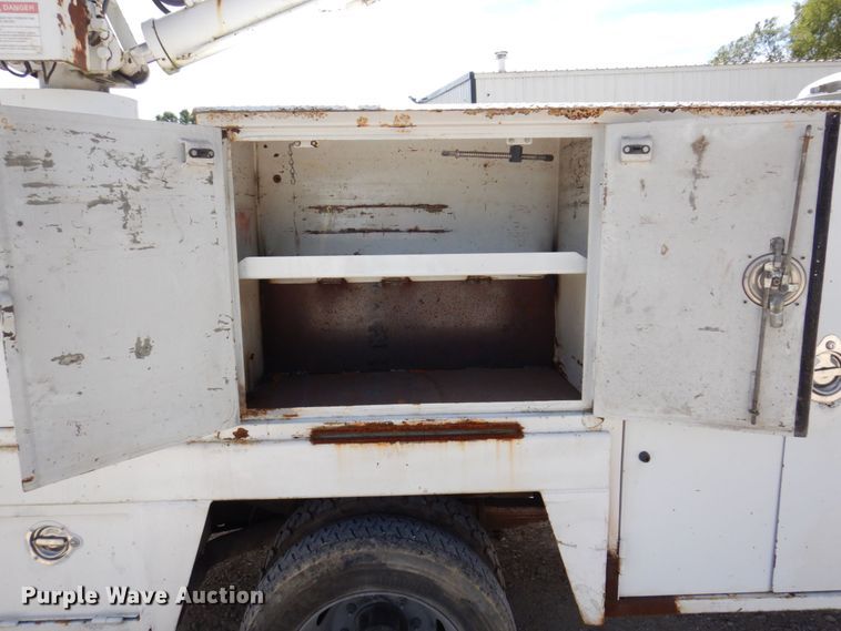 image for item KF9485 2000 Ford F550 Super Duty XL  utility / service truck