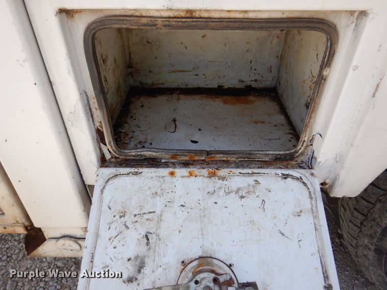 image for item KF9485 2000 Ford F550 Super Duty XL  utility / service truck