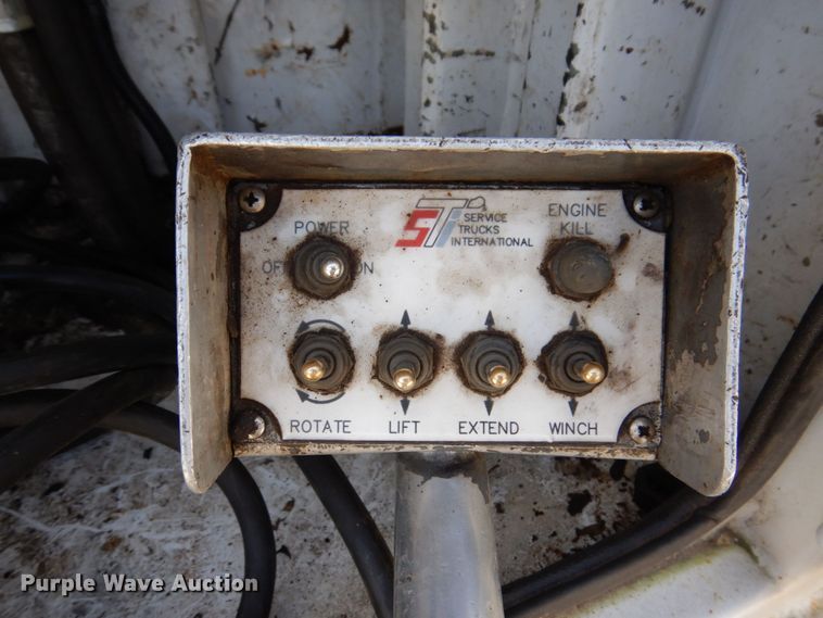 image for item KF9485 2000 Ford F550 Super Duty XL  utility / service truck