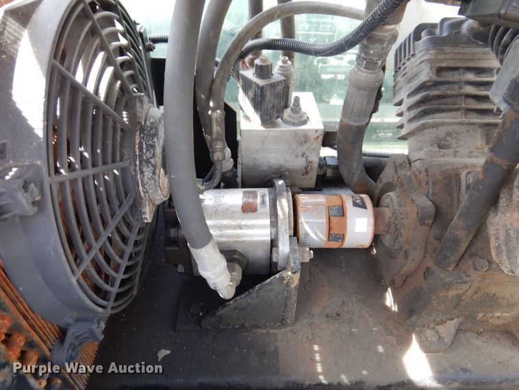 image for item KF9485 2000 Ford F550 Super Duty XL  utility / service truck