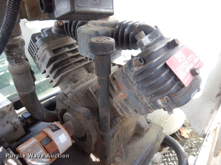 image for item KF9485 2000 Ford F550 Super Duty XL  utility / service truck