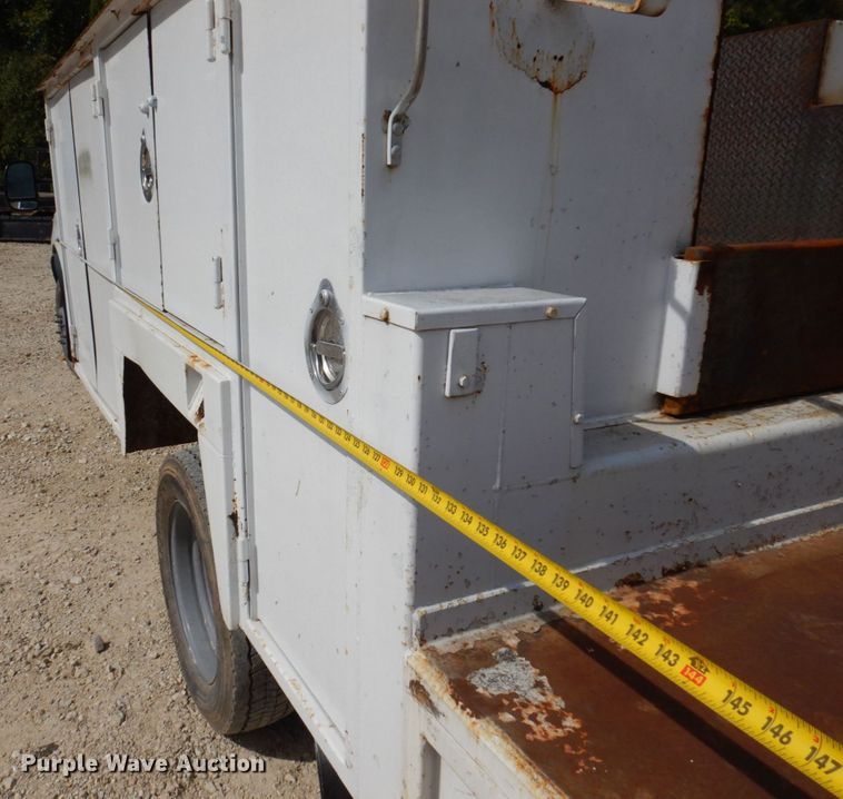 image for item KF9485 2000 Ford F550 Super Duty XL  utility / service truck