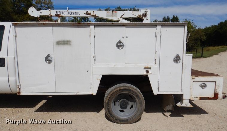 image for item KF9485 2000 Ford F550 Super Duty XL  utility / service truck