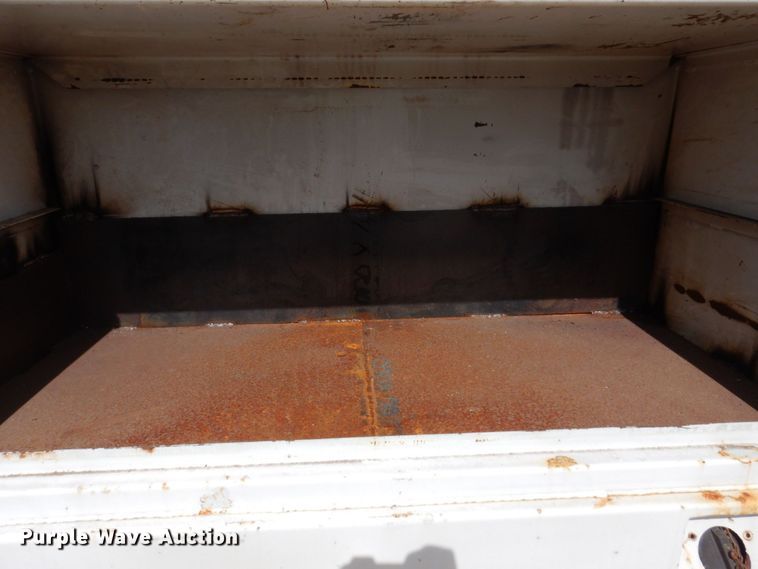 image for item KF9485 2000 Ford F550 Super Duty XL  utility / service truck