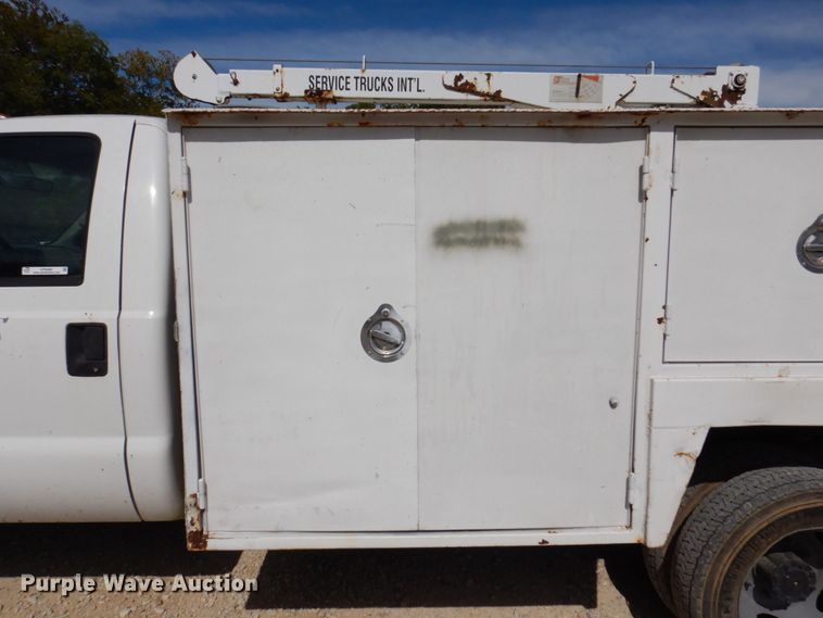 image for item KF9485 2000 Ford F550 Super Duty XL  utility / service truck