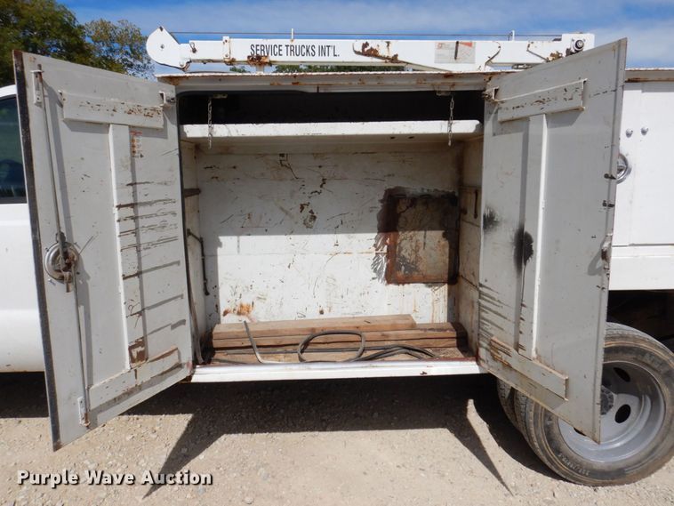 image for item KF9485 2000 Ford F550 Super Duty XL  utility / service truck