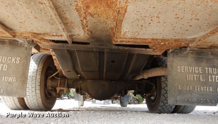 image for item KF9485 2000 Ford F550 Super Duty XL  utility / service truck