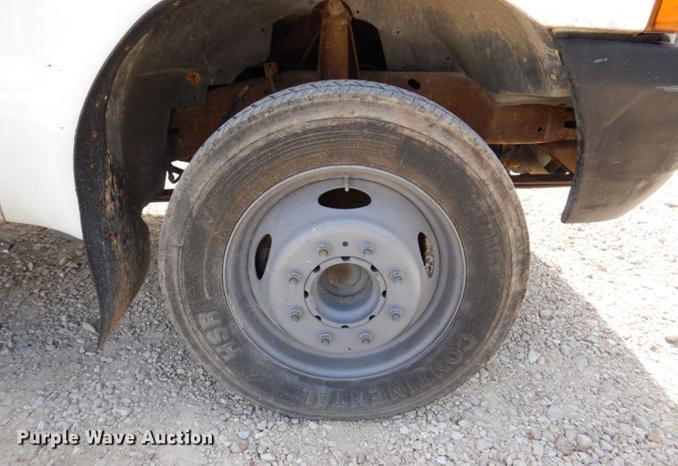 image for item KF9485 2000 Ford F550 Super Duty XL  utility / service truck