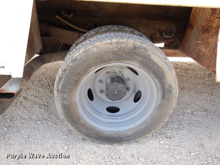 image for item KF9485 2000 Ford F550 Super Duty XL  utility / service truck