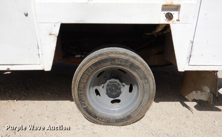 image for item KF9485 2000 Ford F550 Super Duty XL  utility / service truck