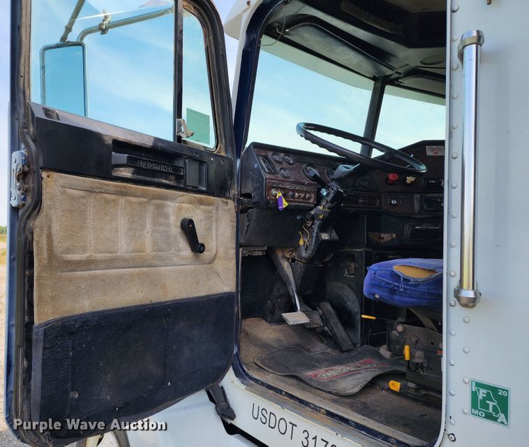 image for item KH9291 1992 Freightliner FLD  dump truck