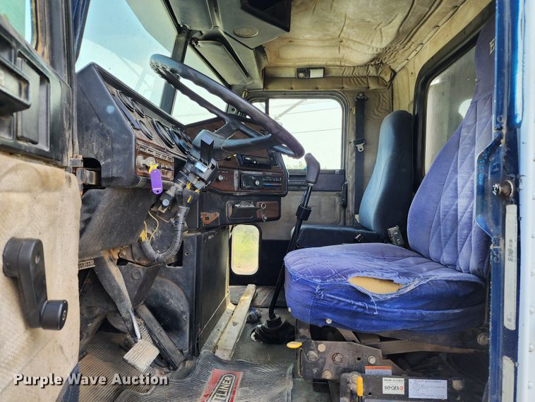 image for item KH9291 1992 Freightliner FLD  dump truck