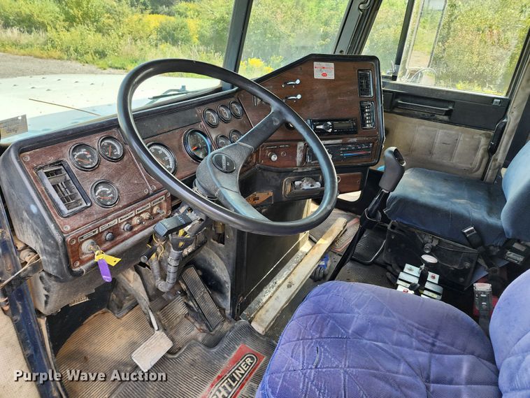 image for item KH9291 1992 Freightliner FLD  dump truck