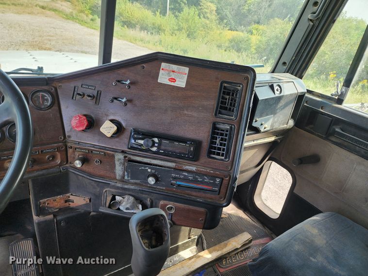 image for item KH9291 1992 Freightliner FLD  dump truck