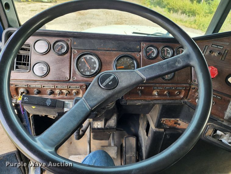 image for item KH9291 1992 Freightliner FLD  dump truck