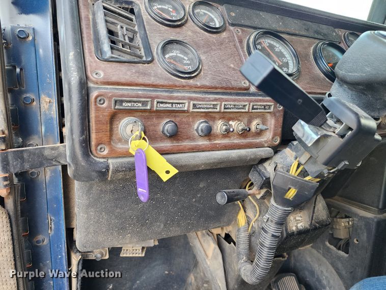 image for item KH9291 1992 Freightliner FLD  dump truck