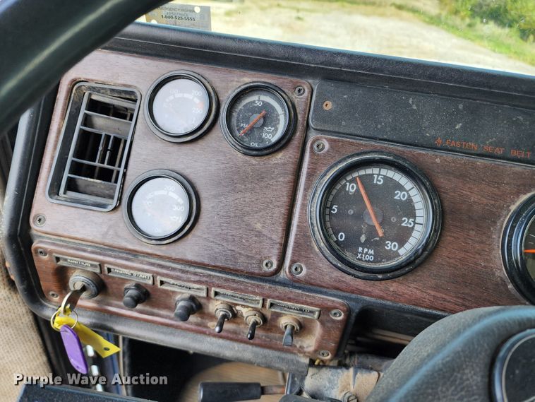 image for item KH9291 1992 Freightliner FLD  dump truck