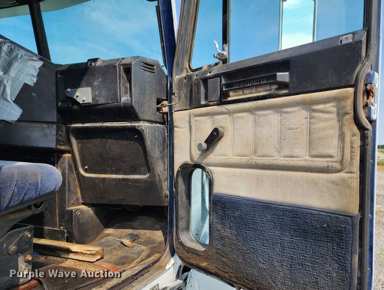image for item KH9291 1992 Freightliner FLD  dump truck