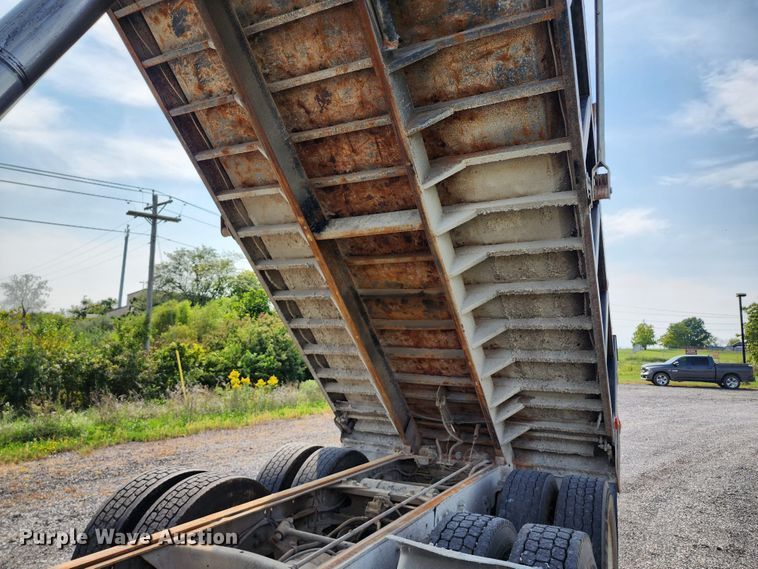 image for item KH9291 1992 Freightliner FLD  dump truck