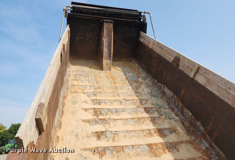 image for item KH9291 1992 Freightliner FLD  dump truck