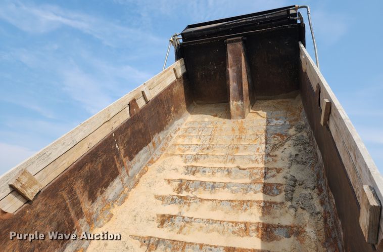 image for item KH9291 1992 Freightliner FLD  dump truck