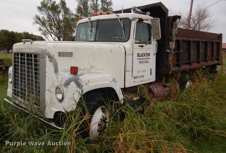 image for item KO9998 1977 International Transtar 4300  dump truck