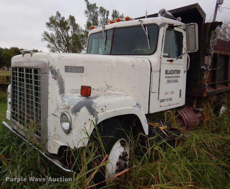 image for item KO9998 1977 International Transtar 4300  dump truck