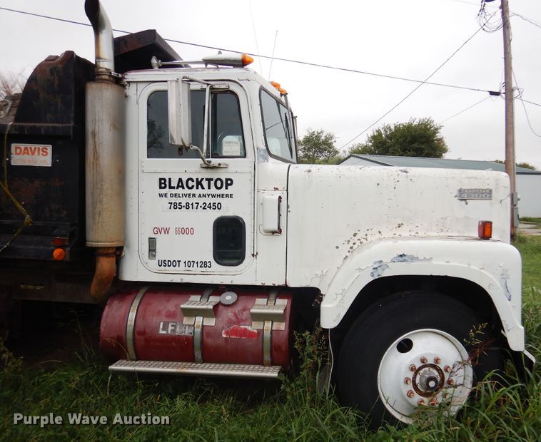 image for item KO9998 1977 International Transtar 4300  dump truck