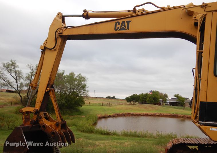 image for item KP9001 1989 Caterpillar 215C excavator