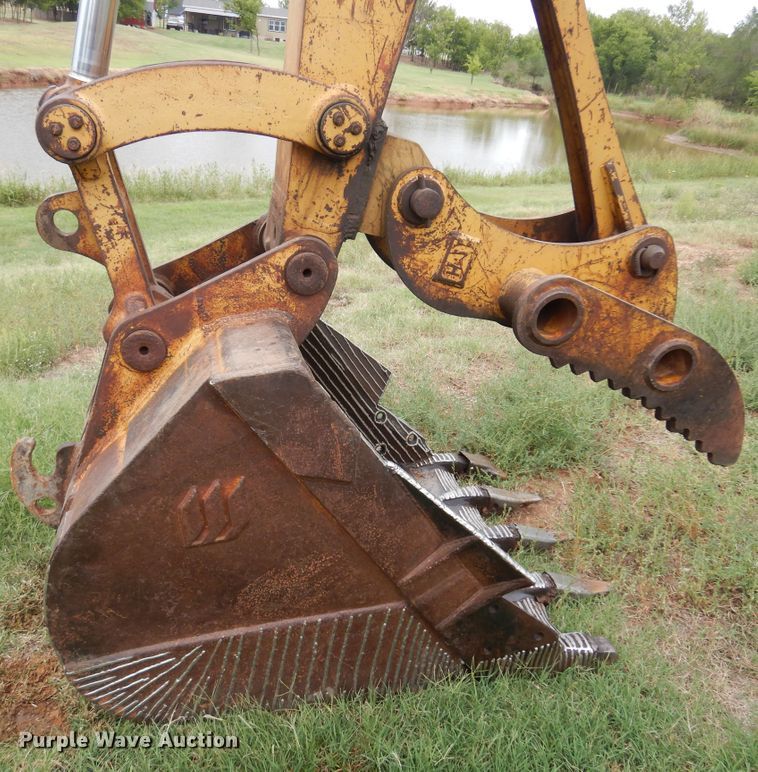 image for item KP9001 1989 Caterpillar 215C excavator