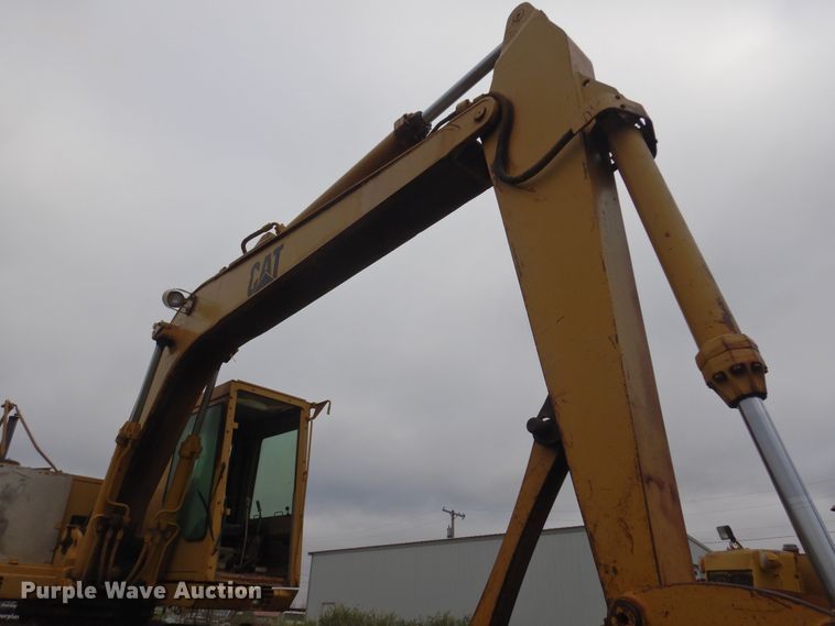 image for item KP9001 1989 Caterpillar 215C excavator